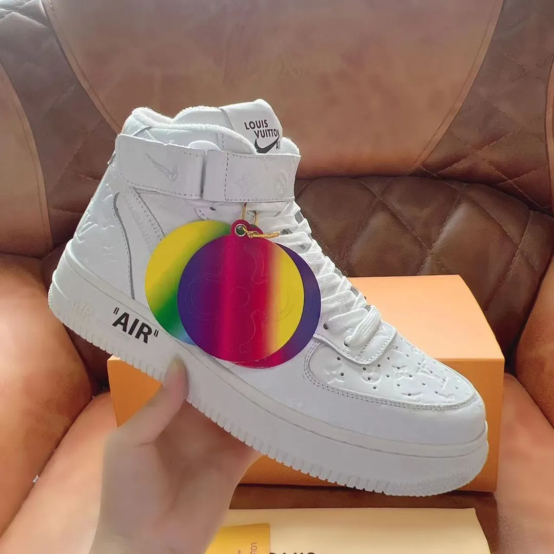 P500 Loui* Vuitto* x OFF-WHITE x Nike tripartite collaboration! Trendy and cool men's high-top casual sports shoes with unrivaled color matching. The design idea basically continues the style of THE TEN. The Swoosh line and tongue label have a very familiar visual effect and are both fashionable and trendy! A must-have for fashionistas! The effect on your feet is absolutely stunning! Size: 38-45
